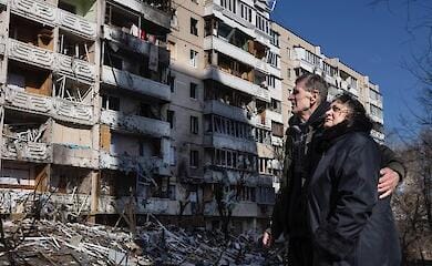 Russian troops flee to Belarus, women and children seek refuge abroad