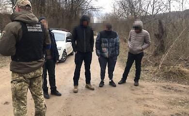 Ukrainian border guards detained male offenders