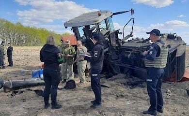 Near Kyiv, a tractor driver was blown up by a mine: he is in the hospital