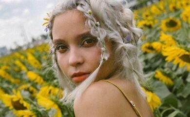 Pigtails from the 90s are back in fashion