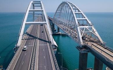 The Russians have strengthened the protection of the Crimean bridge