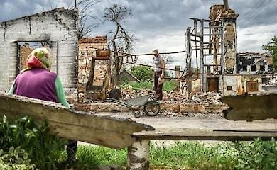 The state guarantees payments to the evacuees, housing