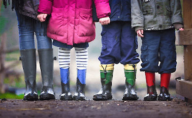 Children who have lost parents due to the war can receive financial assistance from a charitable foundation