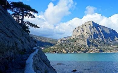 In the Russian Federation, they decided to distribute the land of Crimea as a prize