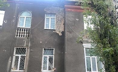 The Russians attacked a high-rise building in Bakhmut at night