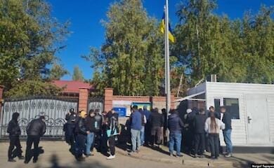 Crimeans fleeing mobilization want to get Ukrainian passports