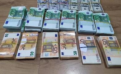 Ukrainian woman tried to withdraw a large amount of money from Ukraine to Poland in a bulletproof vest