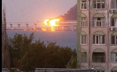Fire broke out on the Crimean bridge, the bridge was damaged: the media reported "who did it"