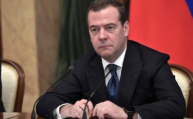 Medwedew droht erneut mit der Macht&uuml;bernahme in Kiew und behauptet, es sei "russisch"