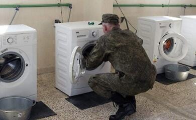 Ein Offizier des russischen Generalstabs forderte eine Waschmaschine als Bestechungsgeld