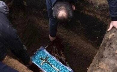 Von der russischen Armee in Wolnjansk get&ouml;tetes zwei Tage altes Baby beerdigt