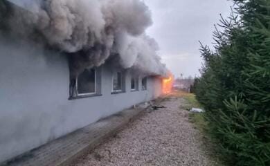 Haus, in dem Dutzende ukrainische Fl&uuml;chtlinge lebten, in Polen niedergebrannt