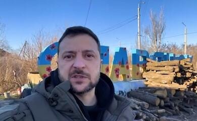 Der ukrainische Pr&auml;sident Wolodymyr Zelenski besucht den Donbas und gratuliert den ukrainischen Verteidigern