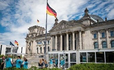 Scholz wird im Bundestag f&uuml;r seine Weigerung kritisiert, der Ukraine Panzer zu liefern