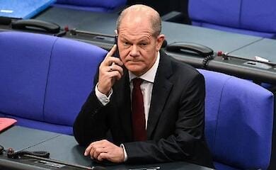 Der deutsche Bundeskanzler sagt, er werde weiterhin mit Putin telefonieren 