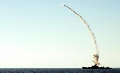 Russia uses planes, ships and a submarine to launch a missile attack on Ukraine