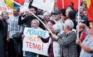 Pro-Russian protesters in Moldova scuffle with police