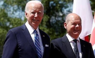 Biden and Scholz meet to discuss aid to Ukraine