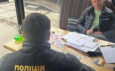 Metropolitan park director detained on bribery