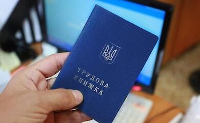 Ukrainer erfahren, wie sie ihr Arbeitsbuch digitalisieren k&ouml;nnen