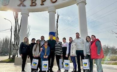 Ukrainische Kinder kehren nach Hause in die Region Kherson zur&uuml;ck