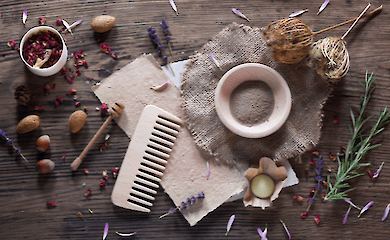 Wie man ein gesundes Shampoo zu Hause herstellt