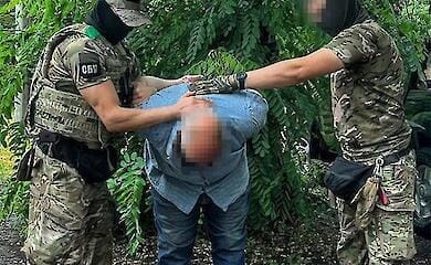 Security Service detains Russian informant who collected data on the aftermath of the strike on a cafe in Kramatorsk