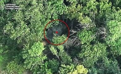 Luftaufkl&auml;rung des Grenzschutzes entdeckt einen getarnten russischen Panzer