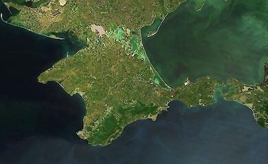 Ukrainian citizens are asked to leave occupied Crimea