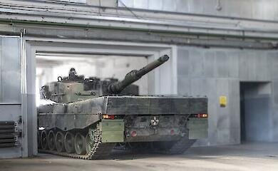 Poland hands over refurbished Leopard tanks to Ukraine