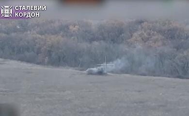 Zwei russische Panzer explodierten auf ihren Minen
