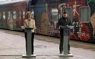 EU-Beitrittsgespräche: Ursula von der Leyen in der Ukraine angekommen