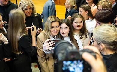 Elena Zelenskaya and Brigitte Macron visited a school in Paris
