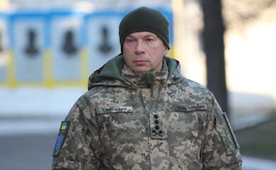 Syrsky berichtet, dass der Feind begonnen hat, mehr Kamikaze-Drohnen einzusetzen