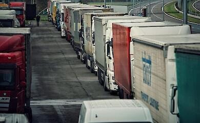 Ukraine plans to evacuate drivers stuck in Poland