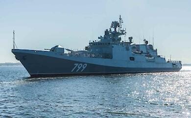 Russian Federation launches missile carrier frigate into the Black Sea despite the storm