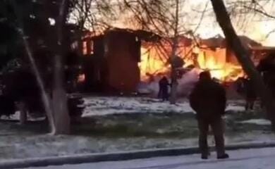 Das Hauptquartier des 70. russischen Regiments in Tschetschenien ist niedergebrannt