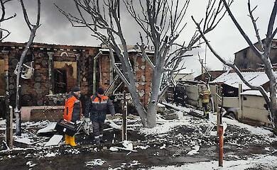In Charkiw brach infolge n&auml;chtlichen Beschusses ein Feuer aus: eine Familie mit einem Kleinkind wurde get&ouml;tet