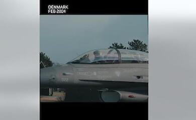Zelensky showed video of Ukrainian pilots training on F-16s