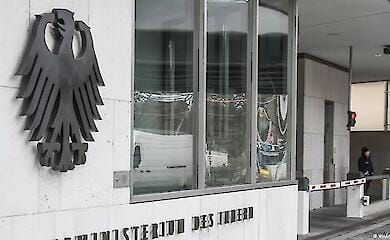 Germany will not withdraw refugee status from men from Ukraine