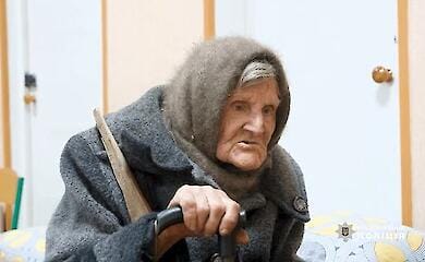 eine 98-j&auml;hrige Frau legte 10 Kilometer zu Fu&szlig; zur&uuml;ck, um der Besetzung zu entkommen (Foto, Video)
