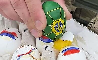 Grenzsoldaten in den Sch&uuml;tzengr&auml;ben feierten Ostern