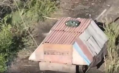 Die Nationalgarde zeigte ein Video von der Zerstörung feindlicher "Schuppen"-Panzer