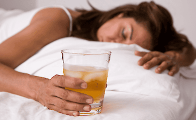Selbst bei langfristigem Missbrauch l&ouml;st Alkohol Gef&uuml;hle der Euphorie aus - Wissenschaftler &uuml;ber Sucht