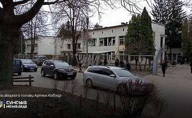 Russische Föderation griff das Zentrum von Sumy mit einer Rakete an: Schule getroffen, viele Verletzte