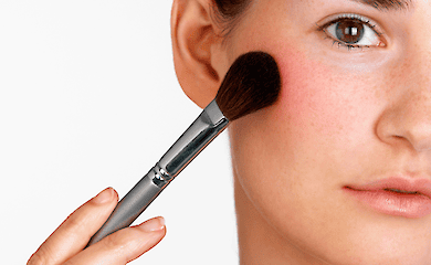 Rouge-Trends 2025: von Puppen-Make-up bis zur Rückkehr der 80er Jahre