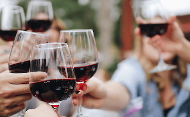  Wie der Menstruationszyklus das Verlangen nach Alkohol bei Frauen beeinflusst