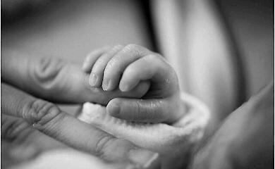 Forscher haben herausgefunden, dass das Selbstvertrauen und die psychologische Belastbarkeit des Partners einer Frau helfen, das Baby l&auml;nger auszutragen und Entz&uuml;ndungen w&auml;hrend der Schwangerschaft zu reduzieren