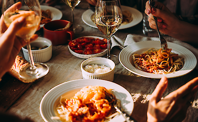 Achtsames Essen: einfache psychologische Tricks, um Essen schmackhafter zu machen