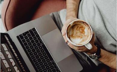 Studie: 3-4 Tassen Kaffee pro Tag verlangsamen den Alterungsprozess